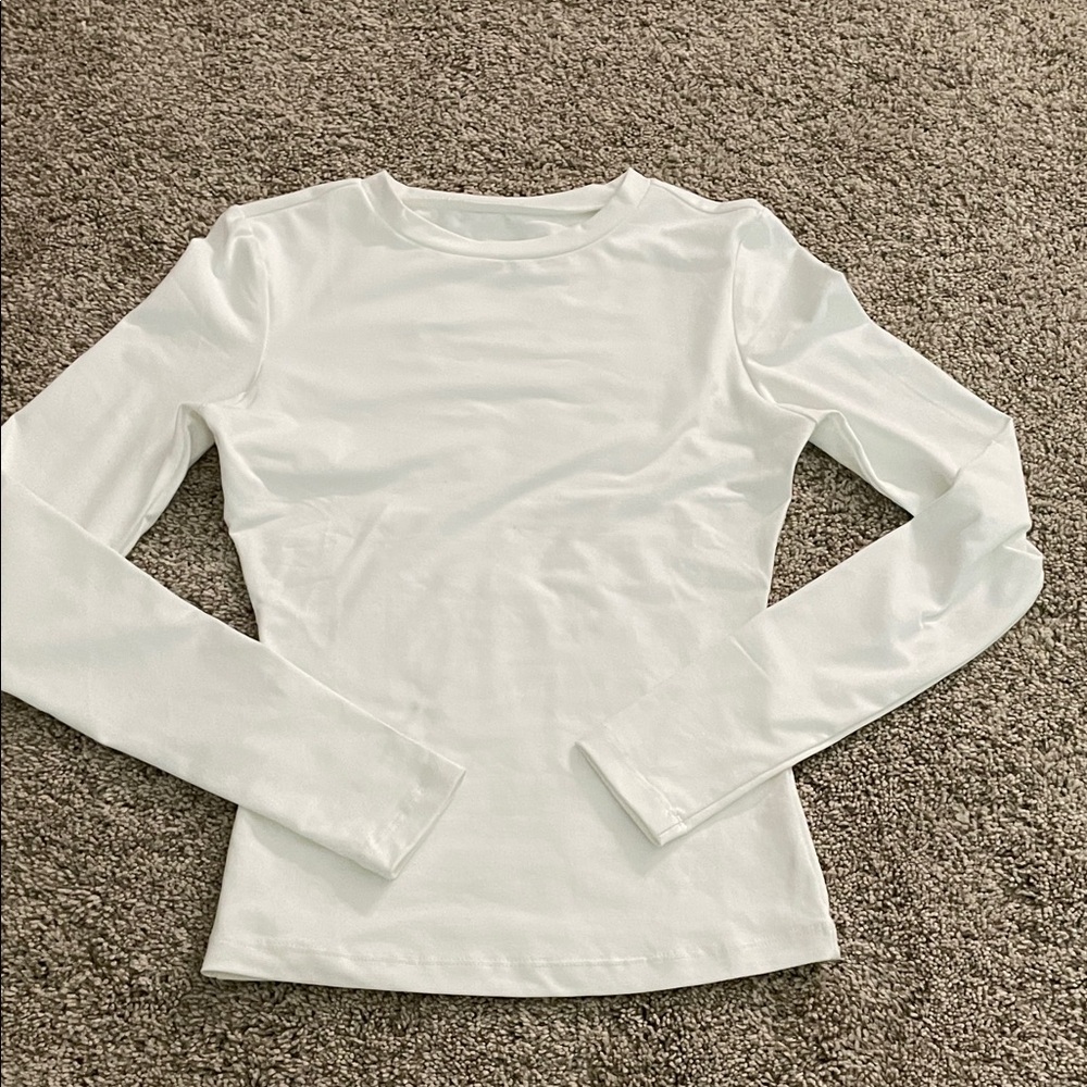 Amazon - Trendy Queen - White Long Sleeve Women's Top - NEVER WORN